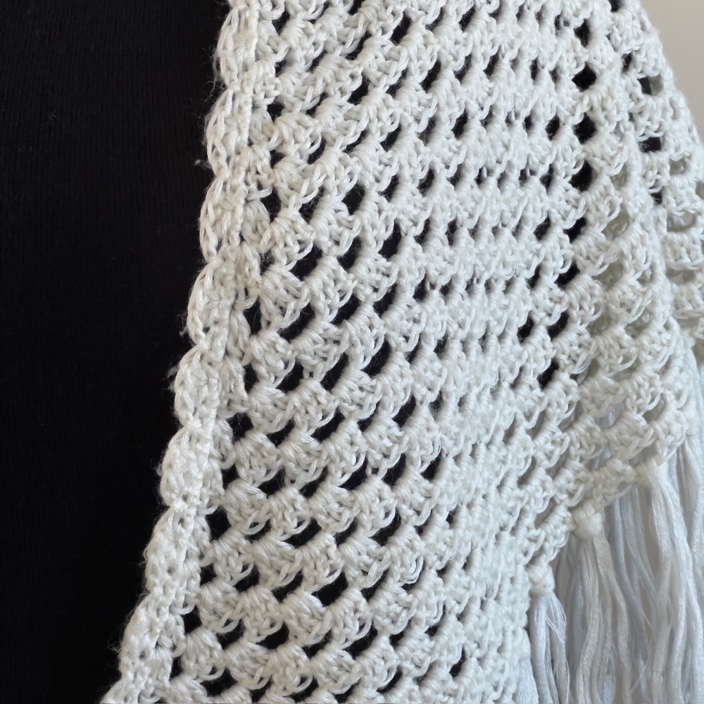 Vintage Cream Hand Crochet Fringed Shawl - Picture 8 of 9